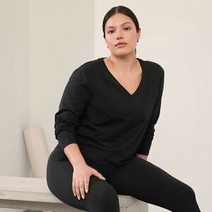 NWT [Athleta] Essential V-Neck Top Size L